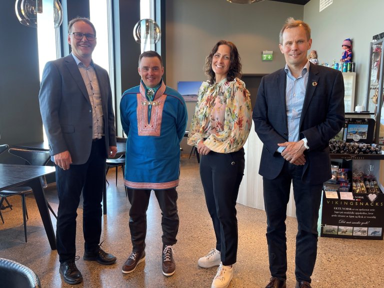 Widar Skogan, direktør i Avdeling reindrift,  Johan Ivar Gaup,  Wenche Westberg, statssekretær i Landbruks- og matdepartementet  og Jørn Rolfsen, administrerende direktør i Landbruksdirektoratet.